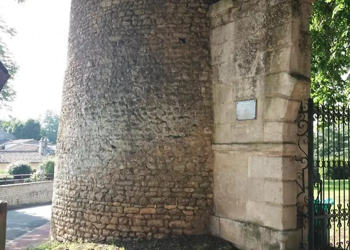 Chateau D'ayron 度假居