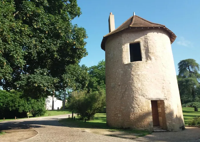 Chateau D'ayron 度假居 *